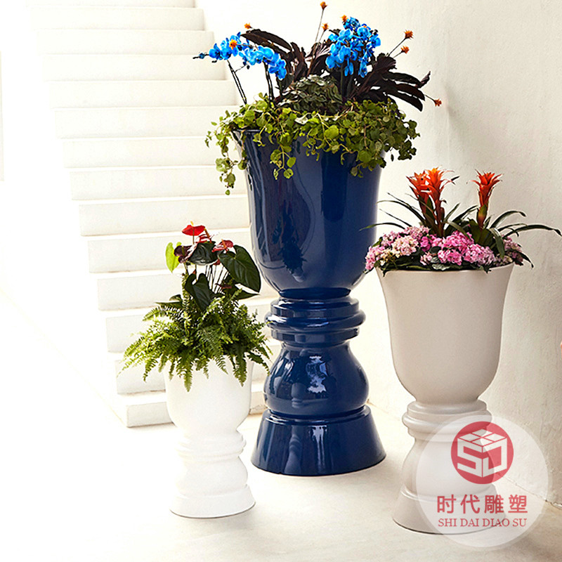 批發(fā)花園卡通落地庭院商場光頭強動物雕塑熊出沒花盆玻璃鋼擺件