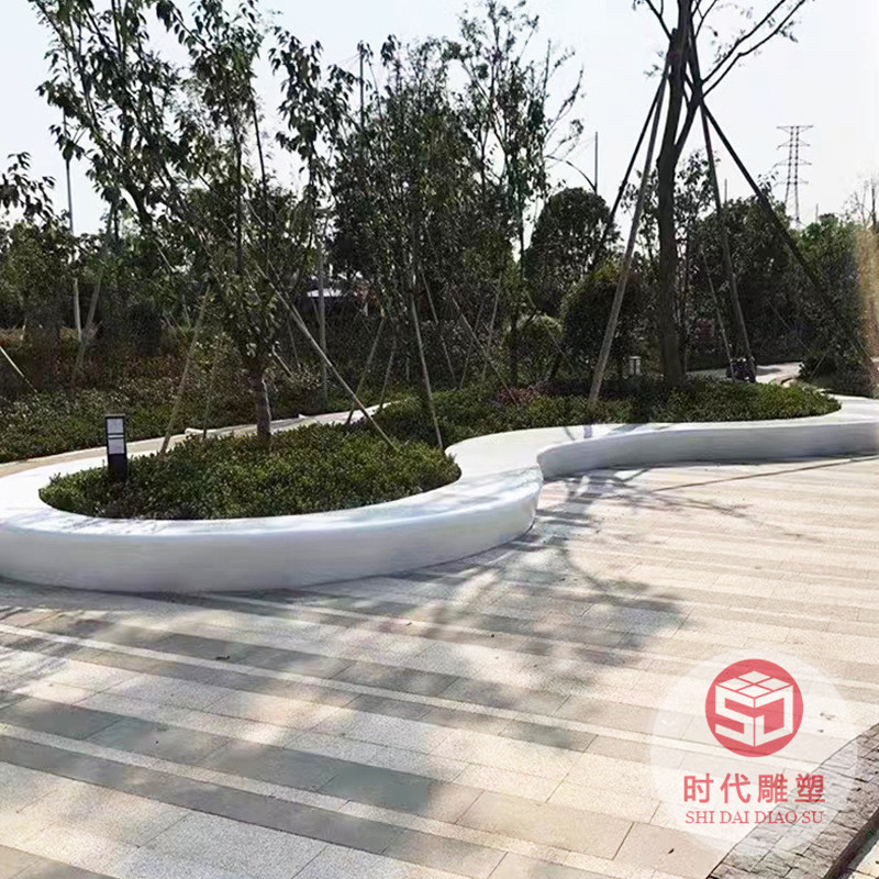 玻璃鋼環(huán)形座椅商場(chǎng)休閑椅戶外創(chuàng)意木紋防腐木樹池長(zhǎng)條坐凳廠家